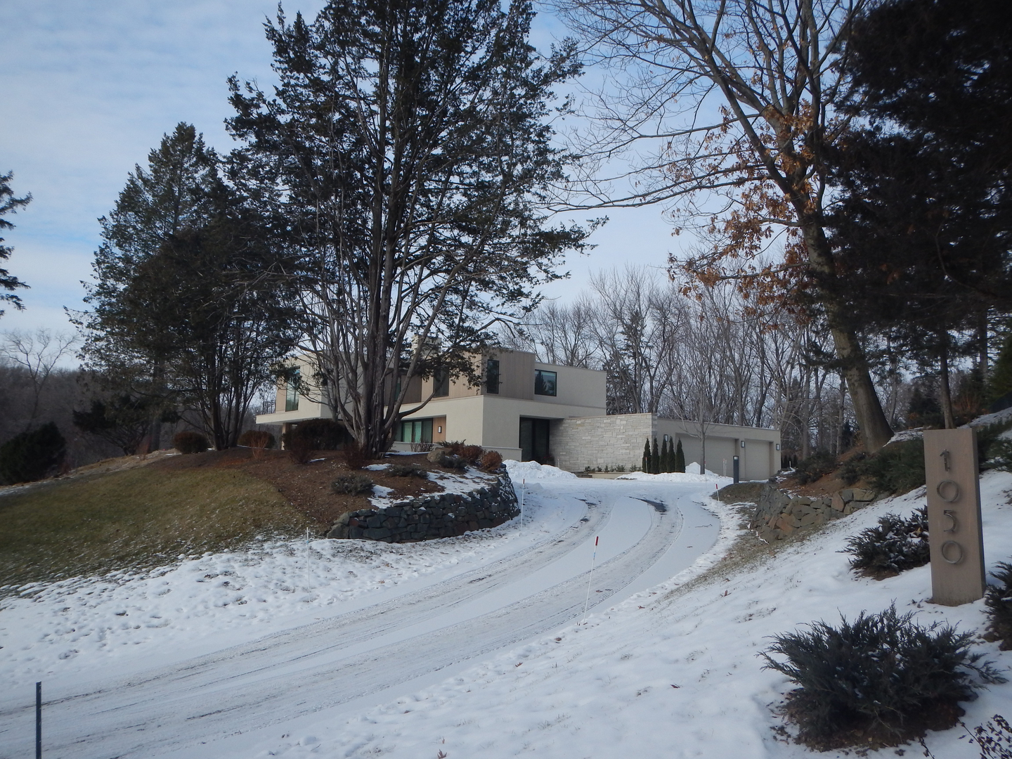 1050 New Modern House