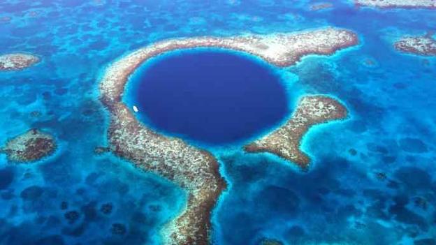 The big blue hole (Belize)