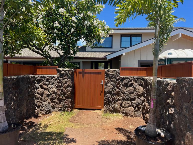 Island Style Gates, Aluminum gates Hawaii, Driveway gate Honolulu, Privacy Gates Oahu, Custom Gates Oahu, Automatic Gates Hawaii, modern aluminum driveway gates