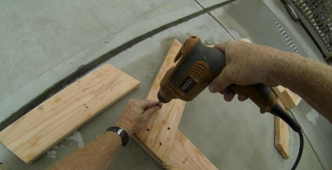 Leg assembly. How to make a DIY convertible picnic table that folds into bench seats. www.DIYeasycrafts.com