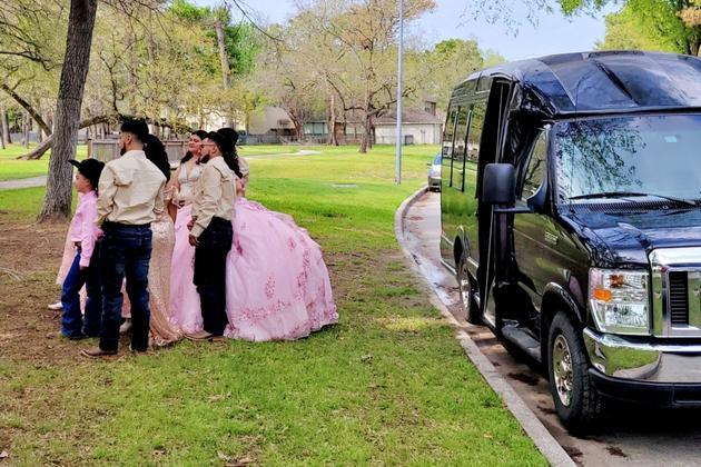 rentar limosinas galveston party bus