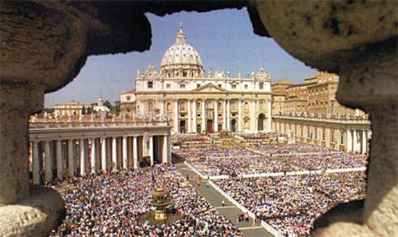 ​VATICAN, plaza de San Pedro. La ceremonia de canonización de sor Faustina Kowalska