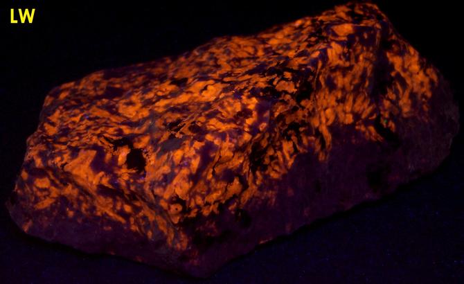 fluorescent Sodalite Aegirine Acmite - Poudrette quarry (Demix quarry; Uni-Mix quarry; Desourdy quarry; Carrière Mont Saint-Hilaire; MSH), Mont Saint-Hilaire, La Vallée-du-Richelieu RCM, Montérégie, Québec, Canada