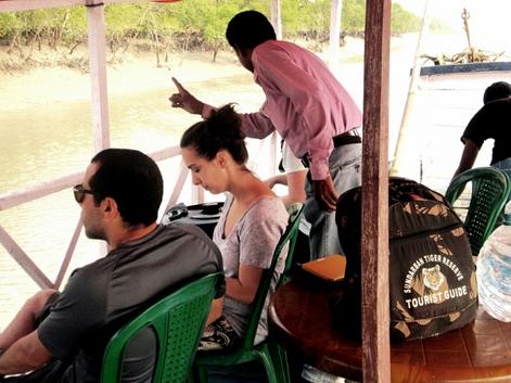 Guided cruise in houseboats and Launch