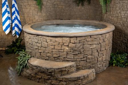 Round faux rock hot tub ottawa