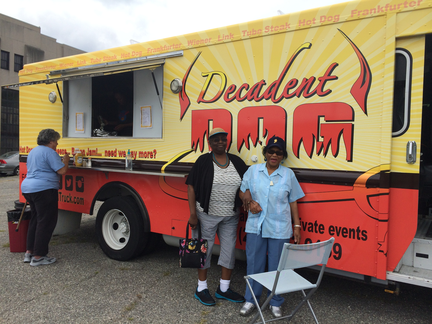 Hotdogs And Drinks Decadent Dog Food Truck Bridgeport Ct