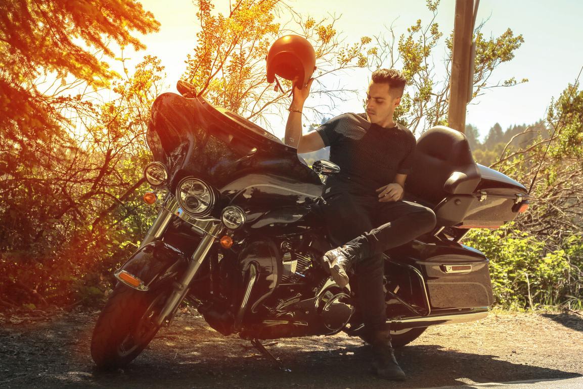 harley davidson electra 1600 young man sunset