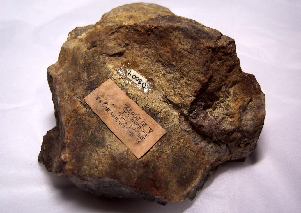 fluorescent, Bismuthinite, quartz, Mineral Point, San Juan Mts, San Juan County, Colorado, ex Albert Edward Foote, ex Irenee DuPont, ex Delaware University
