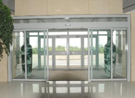 Automatic sliding door mechanism