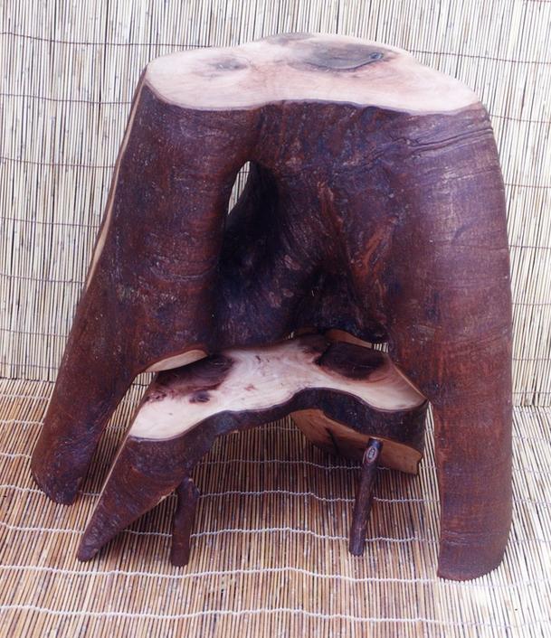 galaxistudio-functional-sculpture-yusunoki-camphor-laurel-stool-pedestal-small-table-set
