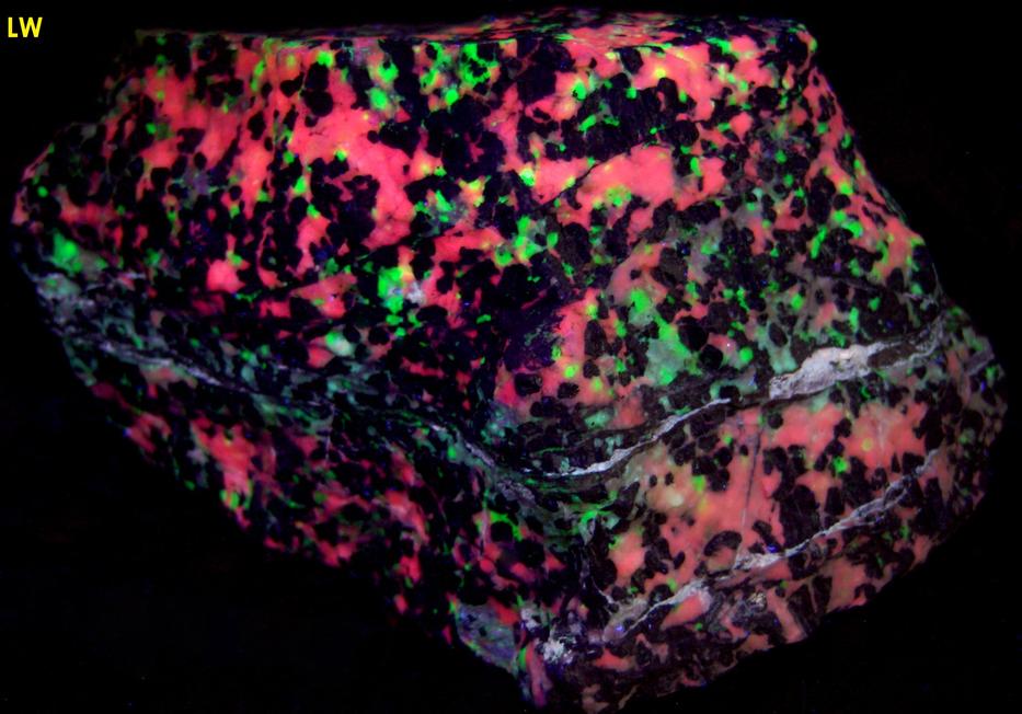 fluorescent phosphorescent WILLEMITE, FRANKLINITE, CALCITE - Sterling Mine, Sterling Hill, Ogdensburg, Sussex County,New Jersey, USA
