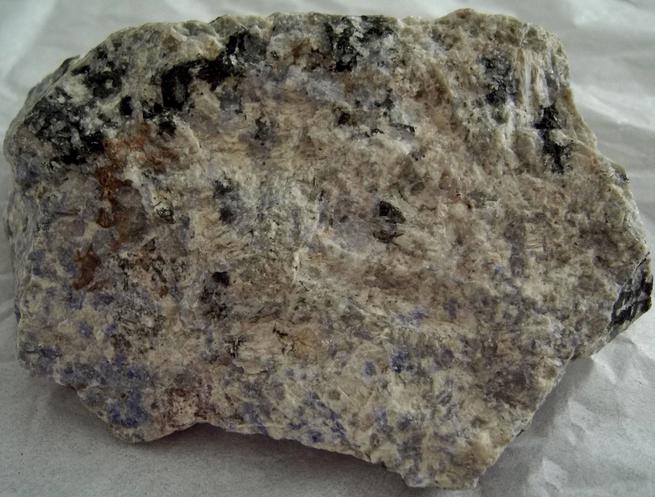 fluorescent Sodalite Aegirine Acmite - Poudrette quarry (Demix quarry; Uni-Mix quarry; Desourdy quarry; Carrière Mont Saint-Hilaire; MSH), Mont Saint-Hilaire, La Vallée-du-Richelieu RCM, Montérégie, Québec, Canada