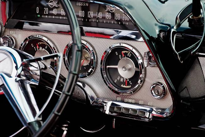 Classic car dashboard- Mad Muscle Garage Classic Cars