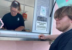 Food-Truck-Soft-Serve-Llama's-Frozen-Sweets-Memphis