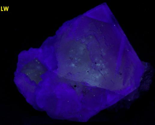 fluorescent FLUORITE, CALCITE, CHALCOPYRITE, Minerva No. 1 Mine (Ozark-Mahoning No. 1 Mine), Ozark-Mahoning group, Cave-in-Rock Sub-District, Illinois - Kentucky Fluorspar District, Hardin County, Illinois, USA