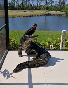 alligator statue