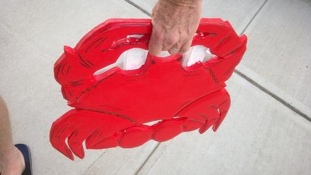 DIY Crab shaped beach folding table. Check out all of our Nautical and beach decor DIY projects. www.DIYeasycrafts.com