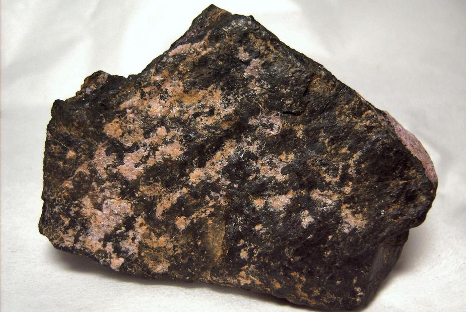 CHROMITE, CHROMIAN CLINOCHLORE Kammererite - Wood's Chrome Mine (Wood's Mine), Texas, Little Britain Township, State Line Chromite District, Lancaster County, Pennsylvania, USA