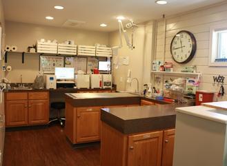 Main treatment area of Cincinnati Hills Animal Clinic Montgomery Road location