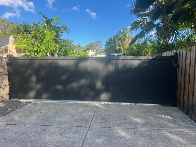 Island Style Gates, Aluminum gates Hawaii, Driveway gate Honolulu, Privacy Gates Oahu, Custom Gates Oahu, Automatic Gates Hawaii, modern aluminum driveway gates