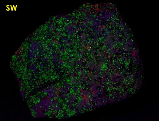 fluorescent SPHALERITE Cleiophane, WILLEMITE, MAGNETITE, HYDROZINCITE, CALCITE,Taylor Road site, Franklin, Franklin Mining District, Sussex County, New Jersey, USA
