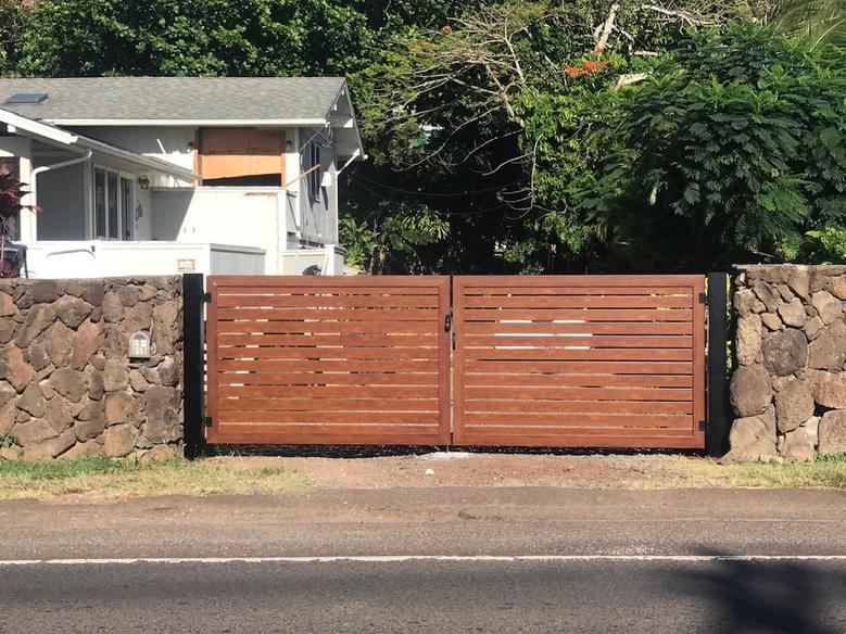 Island Style Gates, Aluminum gates Hawaii, Driveway gate Honolulu, Privacy Gates Oahu, Custom Gates Oahu, Automatic Gates Hawaii, modern aluminum driveway gates