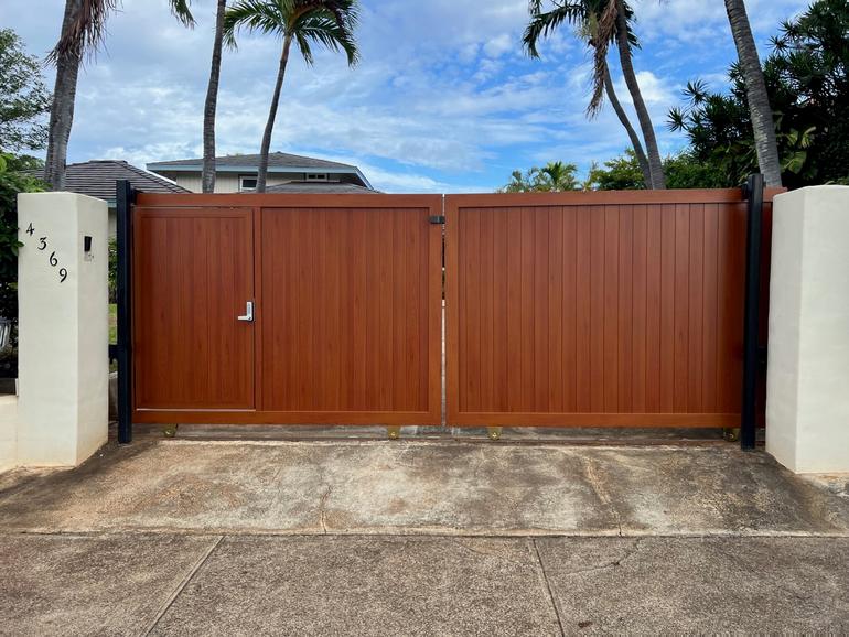 Island Style Gates, Aluminum gates Hawaii, Driveway gate Honolulu, Privacy Gates Oahu, Custom Gates Oahu, Automatic Gates Hawaii, modern aluminum driveway gates