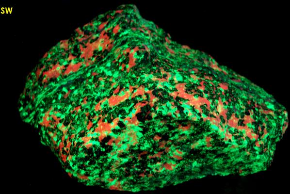 fluorescent phosphorescent WILLEMITE, FRANKLINITE, CALCITE - Sterling Mine, Sterling Hill, Ogdensburg, Sussex County,New Jersey, USA