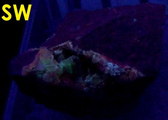 fluorescent WELOGANITE crystals - type locality - Francon quarry, Montreal, Quebec, Canada