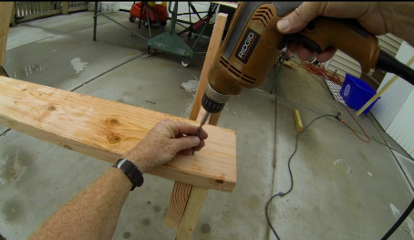 Easy DIY picnic table that folds into bench seats. www.DIYeasycrafts.com