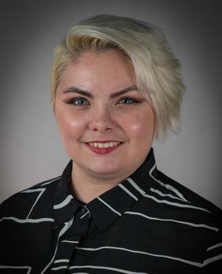 Portrait Photo of Holly Pomme