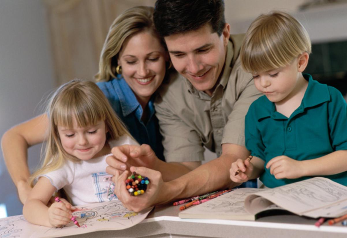 Читать новая семья. Дети с родителями. Семейное воспитание. Воспитание ребенка. Семейное воспитание ребенка.
