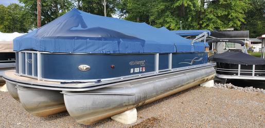 2011 Harris 220 Sunliner w/2' rear deck ext. 200hp EFI Outboard USED BOAT FOR SALE
