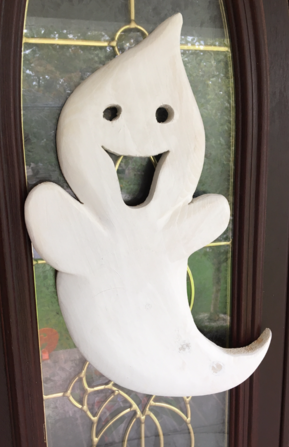 How to make a carved wood Ghost Halloween decoration. www.DIYeasycrafts.com