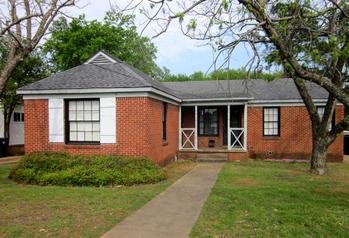 1914 S DONNYBROOK AVE