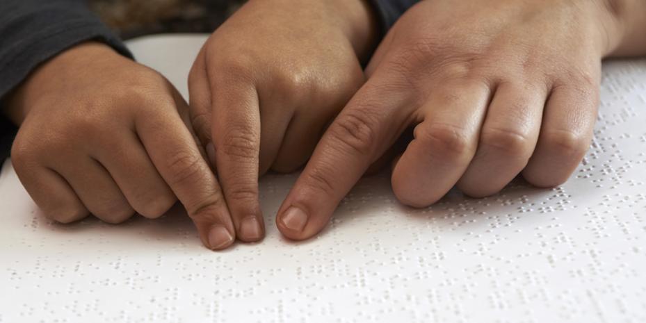 hands reading braille