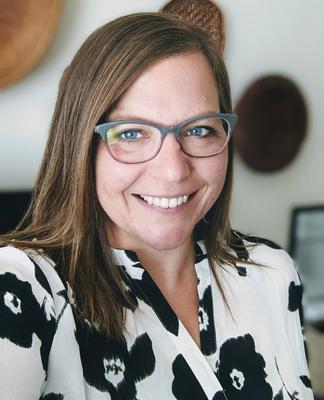 Portrait Photo of Holly Pomme