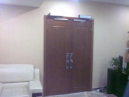 automatic swing door mechanism