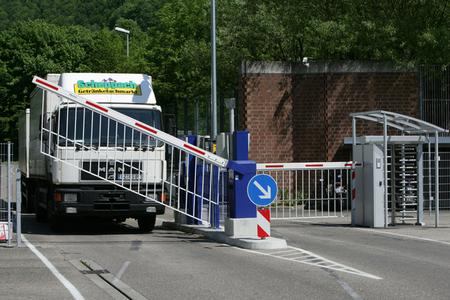 Vehicle barrier gate