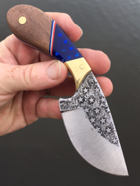 Berg Blades American Flag Patriot Themed Skinner Knife. Made from precut high carbon steel knife blanks. FREE step by step instructions. https://www.etsy.com/shop/DIYeasycrafts?ref=l2-shopheader-name