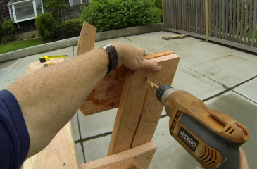 Easy DIY picnic table that folds into bench seats. Free Plans. www.DIYeasycrafts.com