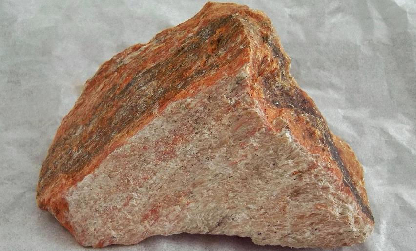 CALCOZINCITE CALCITE SUSSEXITE ZINCITE, FRANKLINITE, SERPENTINE - Sterling Mine, Sterling Hill, Ogdensburg, Franklin Mining District, Sussex County, New Jersey, USA - for sale