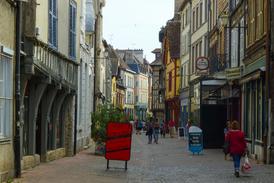 Les ruelles étroites et des bâtiments anciens dans troyes