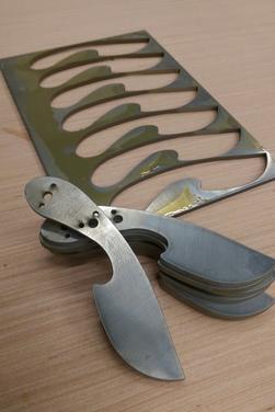 DIY Skinner Knife from precut high carbon steel knife blanks. FREE step by step instructions. www.DIYeasycrafts.com
