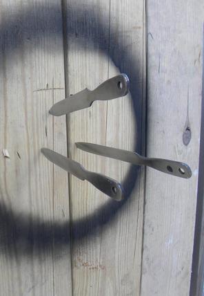 DIY Throwing Knife Set made from files. www.DIYeasycrafts.com