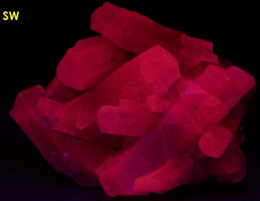 fluorescent CALCITE Chamosite clinochlore Goscheneralp Uri Switzerland