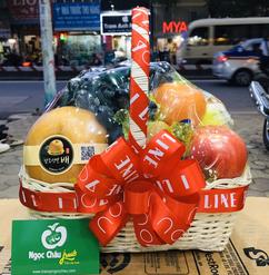 Giỏ hoa quả nhập khẩu tại Lạc Long Quân
