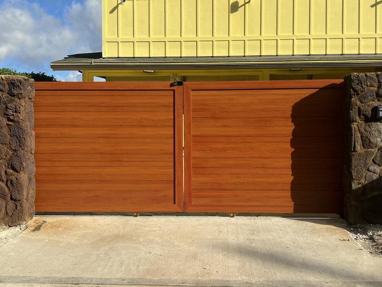 Island Style Gates, Aluminum gates Hawaii, Driveway gate Honolulu, Privacy Gates Oahu, Custom Gates Oahu, Automatic Gates Hawaii, modern aluminum driveway gates