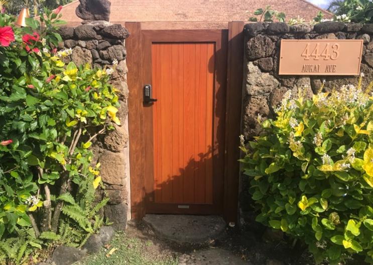 Island Style Gates, Aluminum Gates, Aluminum gates Hawaii, custom aluminum gates , Privacy Gates Oahu, Modern Aluminum Gates