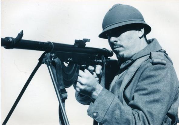 French WW1 Chauchat machine gunner